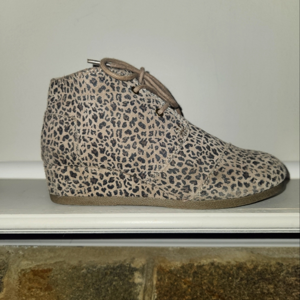 Toms Desert Wedge animal cheetah leopard lace up booties